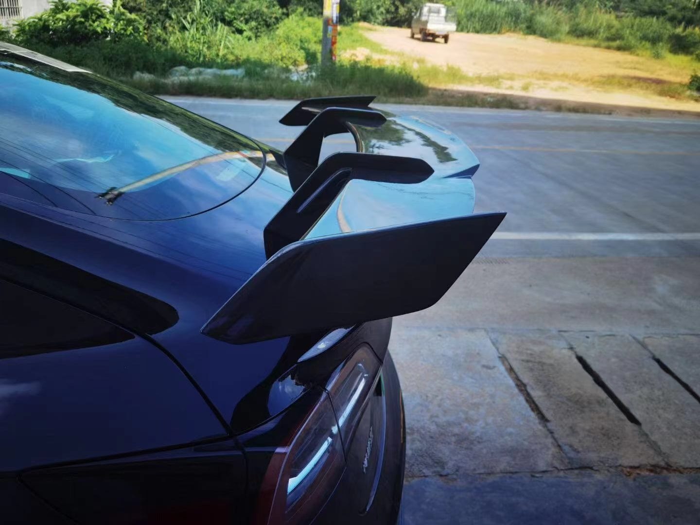 Luxury Sports Luxury Sports 1.5m Carbon Swan Neck GT Spoiler For Tesla Model 3 -PP SR