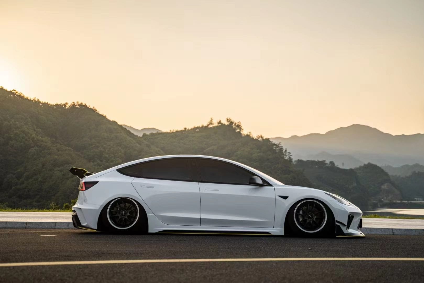 Luxury Sports SR Robot Bodykit For Tesla Model 3 -PP SR