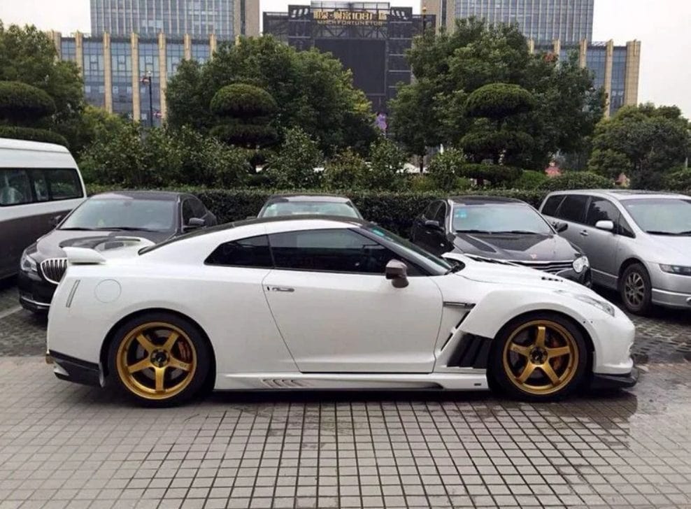 Luxury Sports SR Varis 13 Style Front Fender With Carbon Fin For Nissan R35 -PP SR