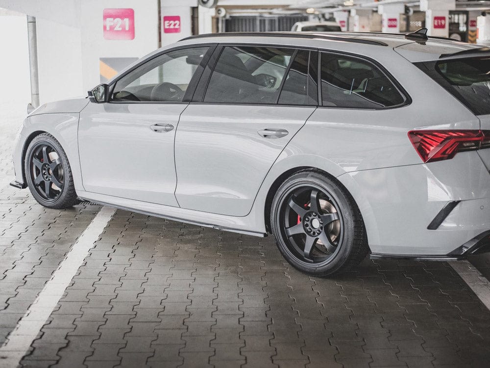 Maxton Design Gloss Black / No Side Skirts Diffusers V1 Skoda Octavia RS MK4 2020- Maxton Design SR