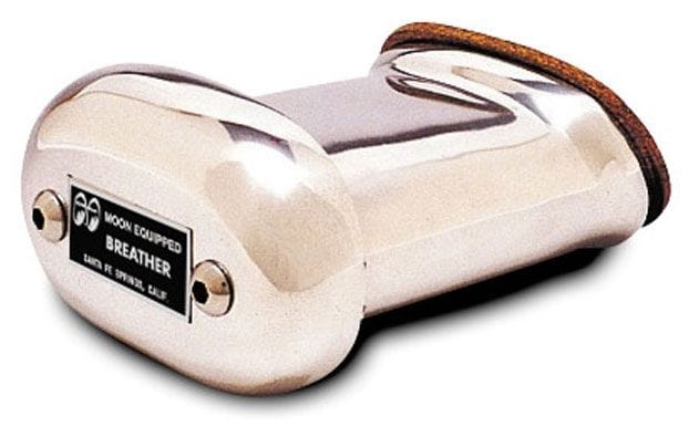 MOONEYES Aluminium Hi-Rise Mooneyes Bolt On Valve Cover Breather MNMP1700 SR