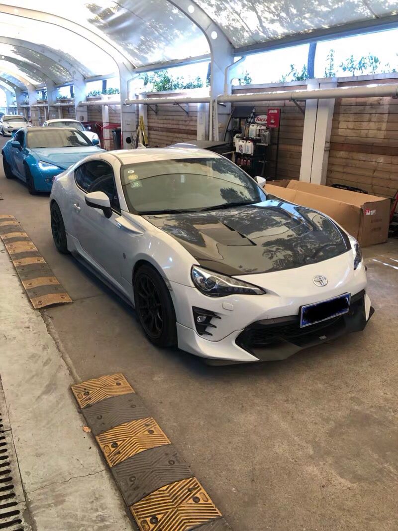 Luxury Sports TS Style Carbon Bonnet For Toyota GT86 -PP