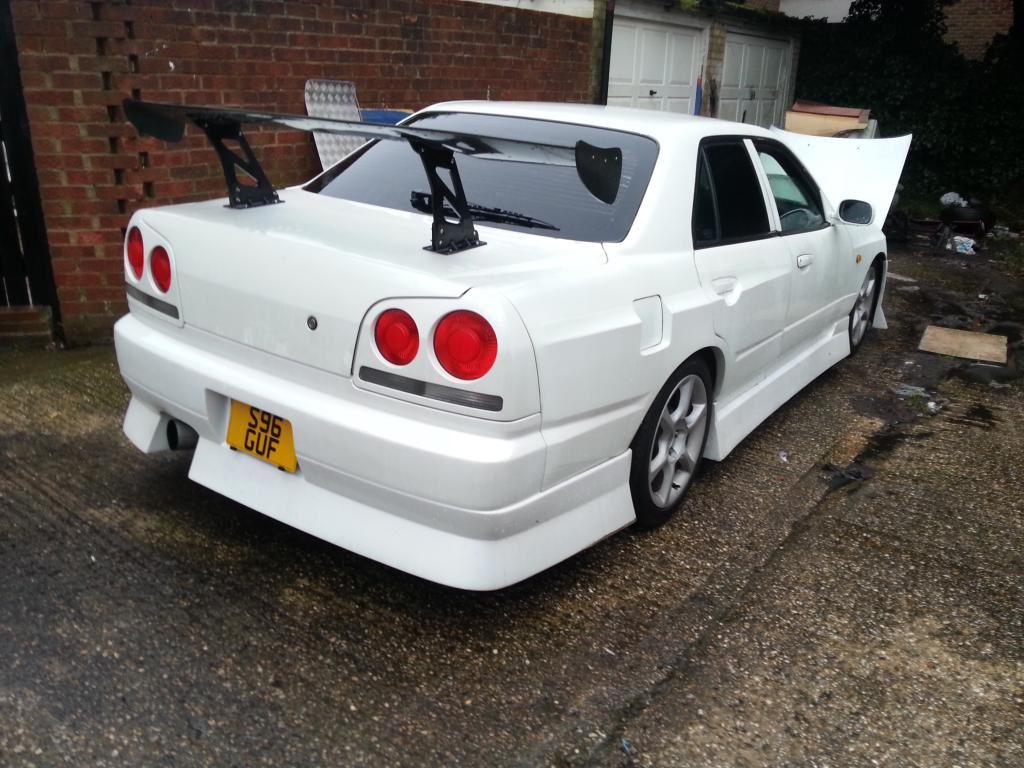 Luxury Sports Uras Style Rear Bumper For Nissan Skyline R34 4DR