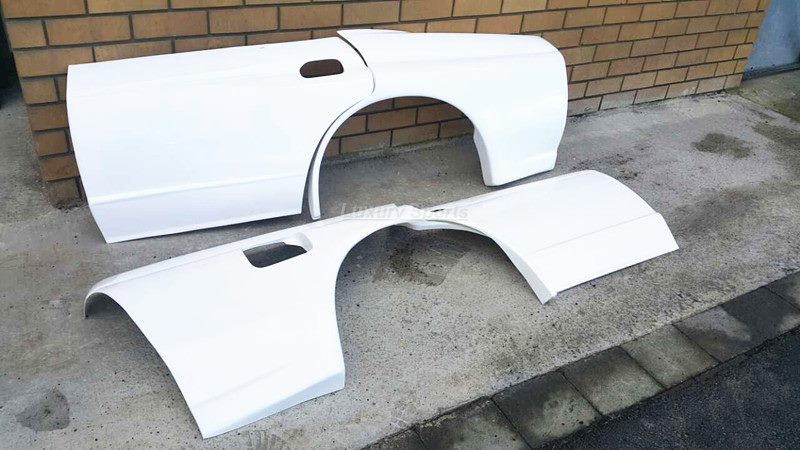 Luxury Sports 50mm 4PCs Rear Fender For Nissan Skyline R32 4DR