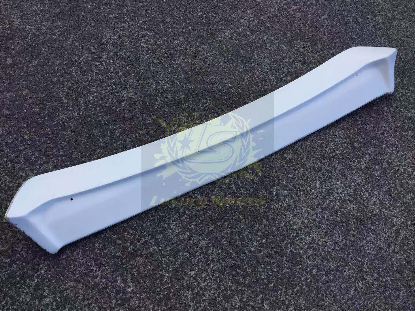 Luxury Sports Dmax Style Roof Spoiler For Nissan Skyline R32 2DR