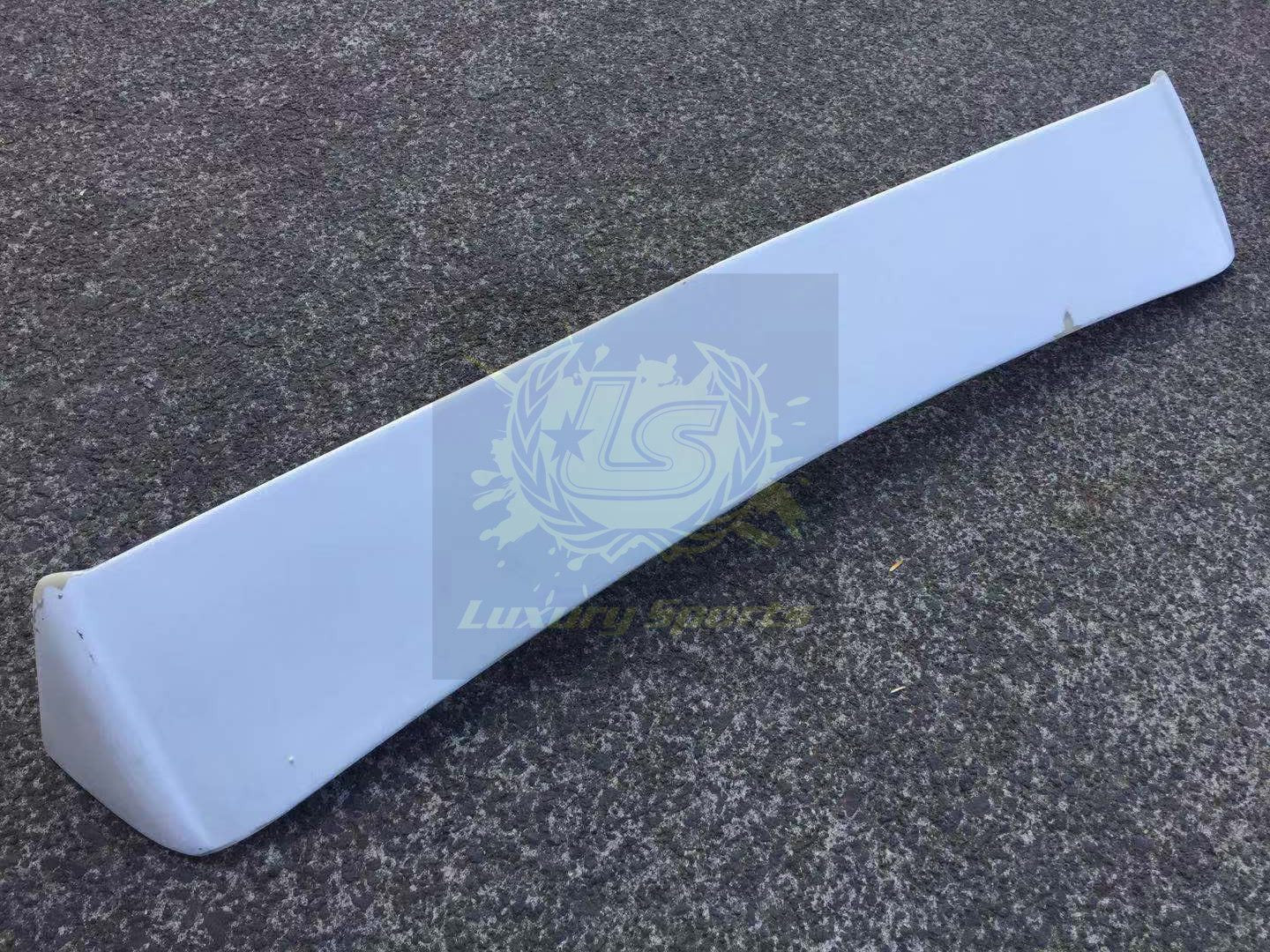 Luxury Sports Dmax Style Roof Spoiler For Nissan Skyline R32 2DR