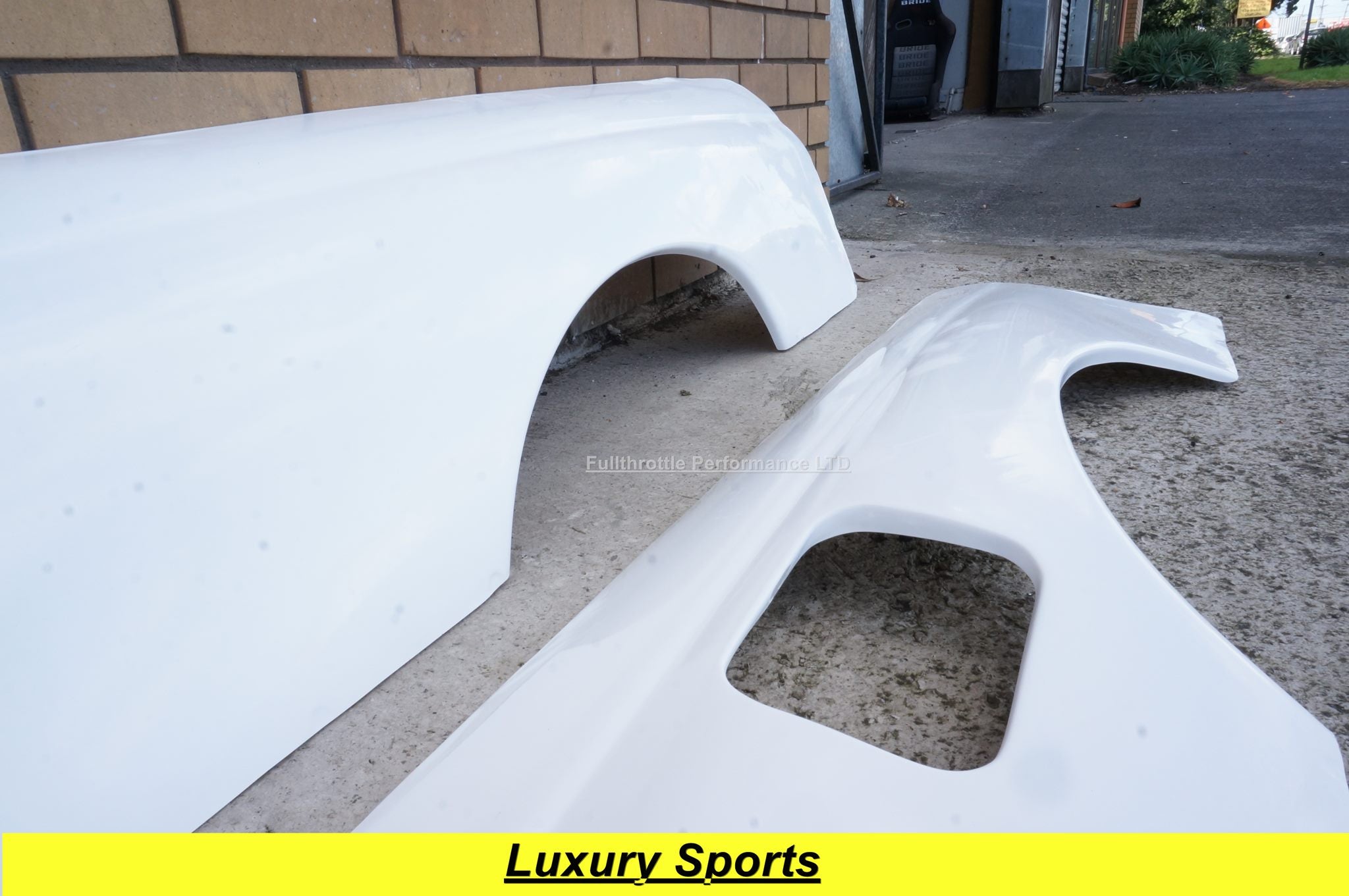 Luxury Sports 50mm Wide Rear Fender For Nissan Skyline R32 2DR