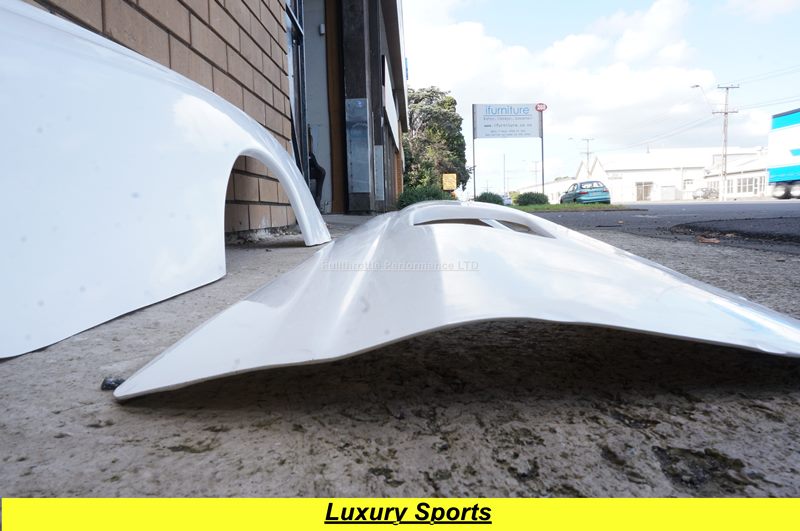 Luxury Sports 50mm Wide Rear Fender For Nissan Skyline R32 2DR