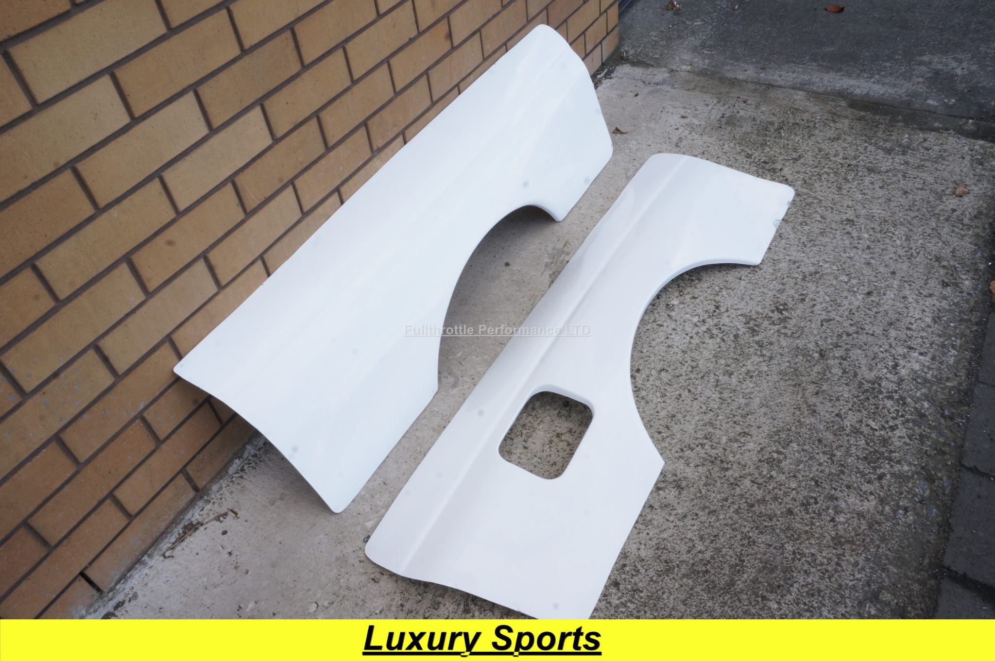 Luxury Sports 50mm Wide Rear Fender For Nissan Skyline R32 2DR