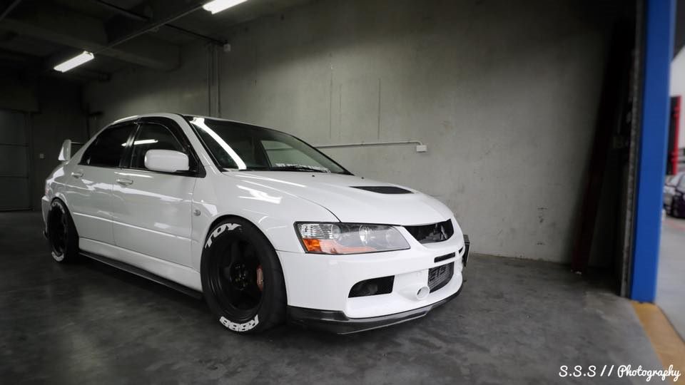 Luxury Sports Varis Style Fiberglass Front Lip For Mitsubishi EVO 9