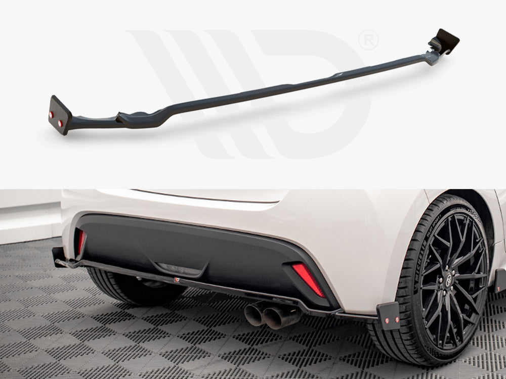 Central Rear Splitter V.1 + Flaps Toyota Yaris Mk4 Maxton Design