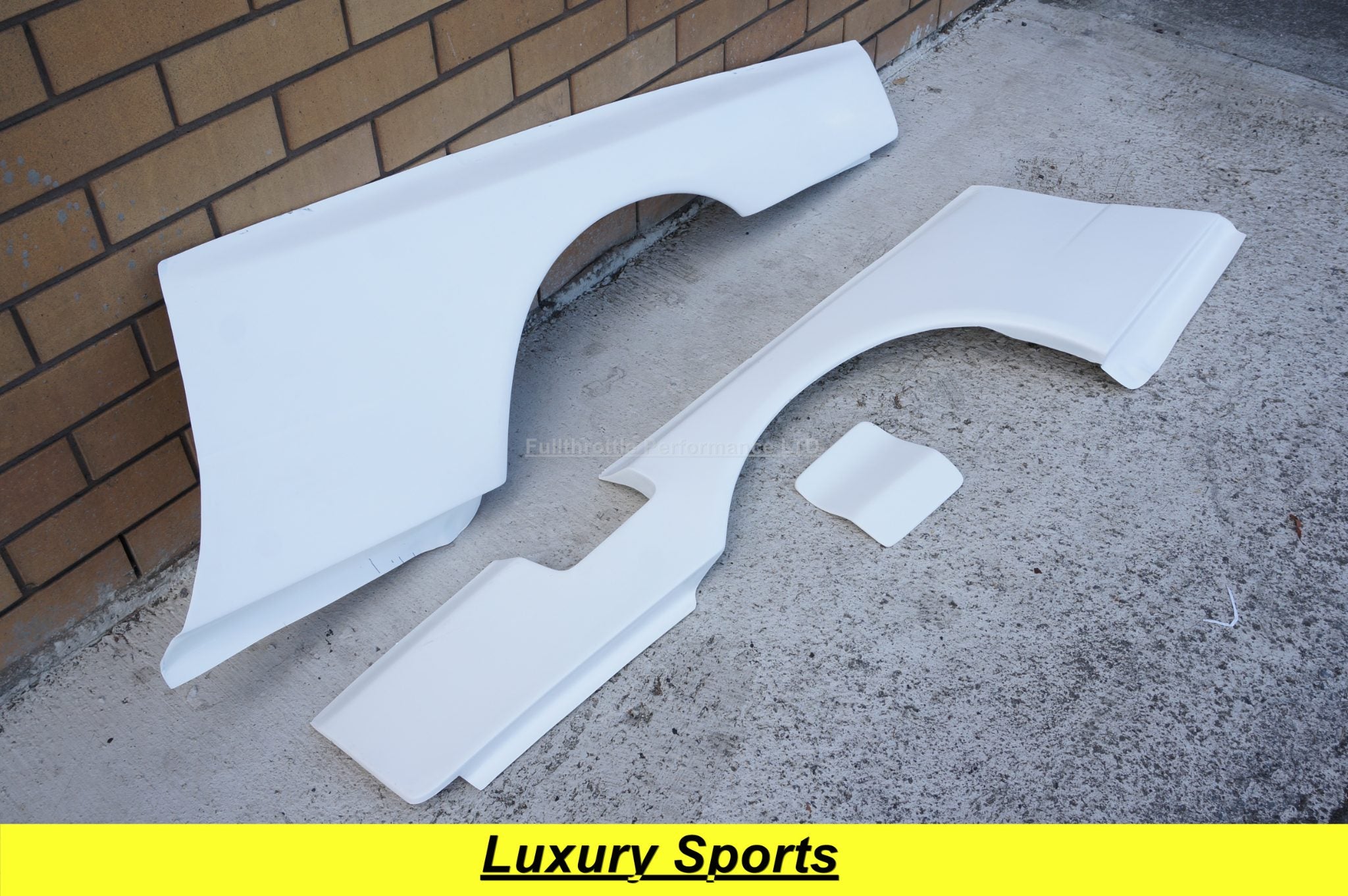 Luxury Sports 50mm Wide Rear Fender For Nissan Skyline R34 2DR