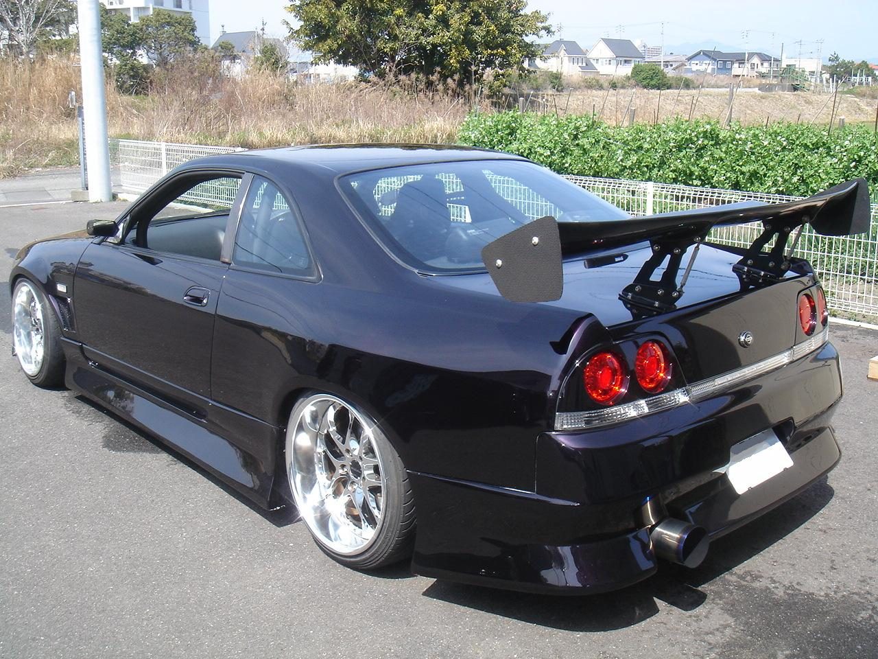 Luxury Sports BN Style Side Skirts For Nissan Skyline R33 2DR