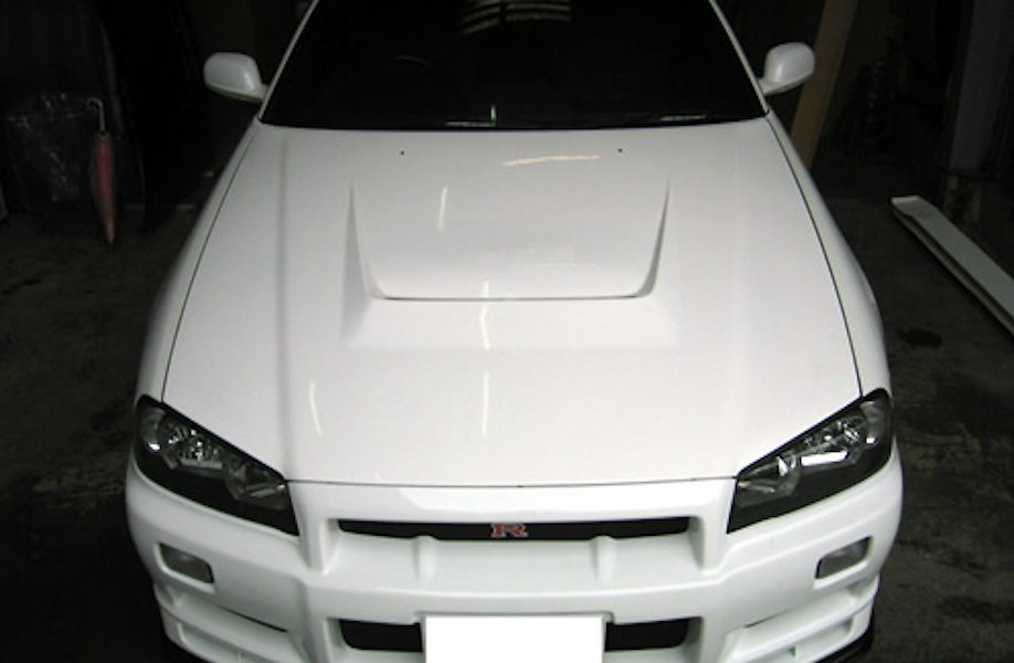 Luxury Sports East Bear GTR Conversion Styl Fiberglass Bonnet Nissan Skyline R34