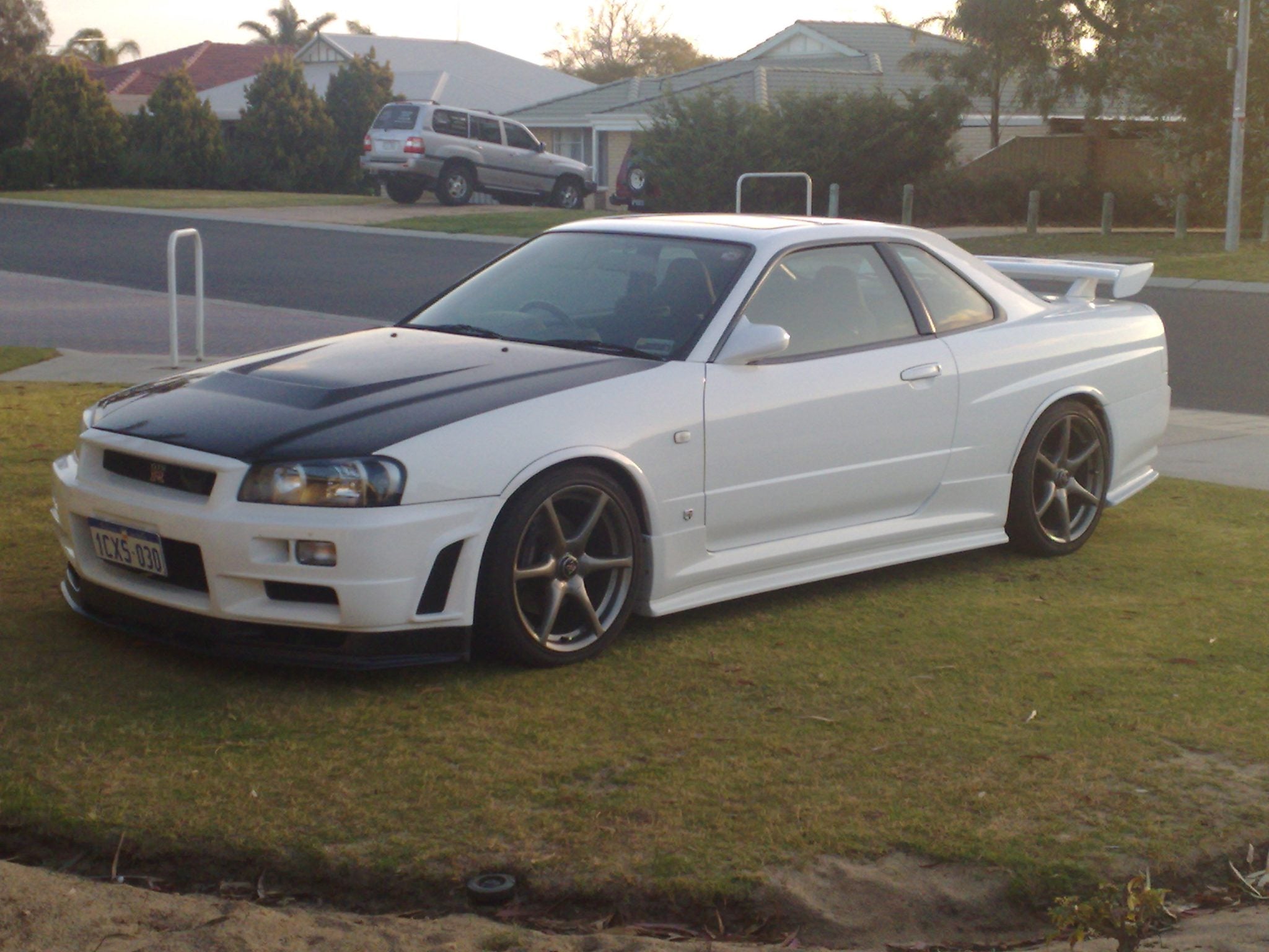 Luxury Sports East Bear GTR Conversion Styl Fiberglass Bonnet Nissan Skyline R34