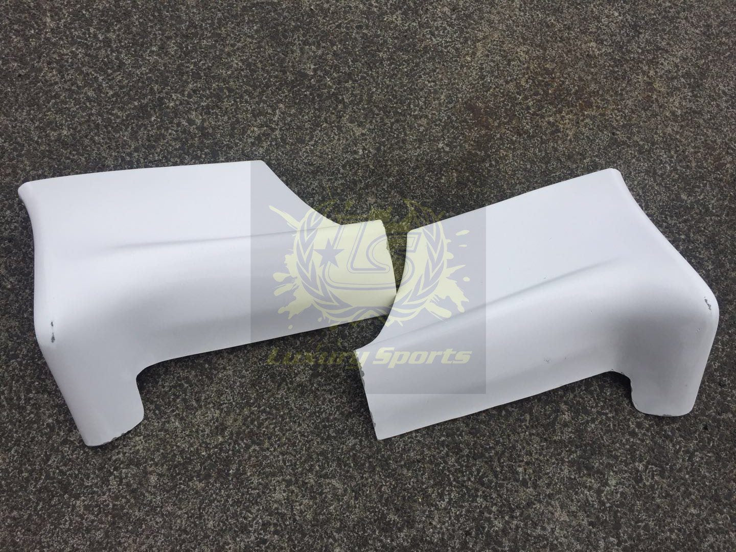 Luxury Sports N1 Style Fiberglass Side Skirts Addon For Nissan Skyline R32 GTR