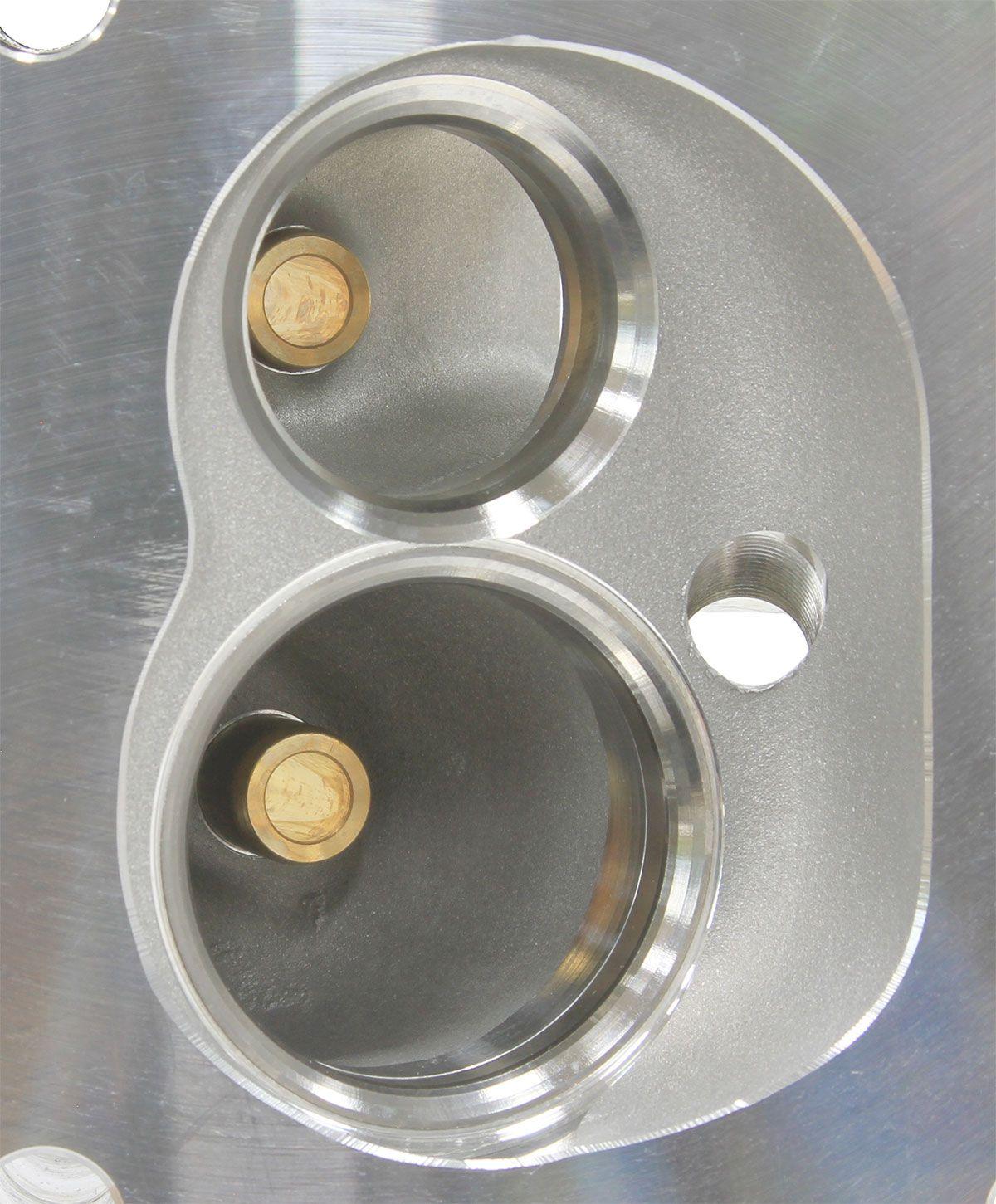 Aeroflow Performance 2.28" x 1.16" Intake Port, 1.75" x 1.25" Exhaust Port Aeroflow Bare Small Block Chrysler 318-360 179cc Aluminium Cylinder Heads with 63cc Chamb SR