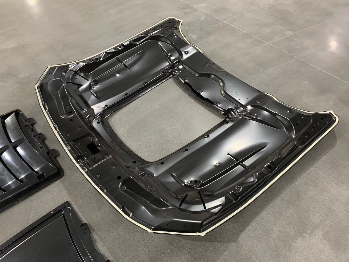 Luxury Sports Luxury Sports Alloy GT Style Vented Bonnet For Ford Mustang 15-17 SR