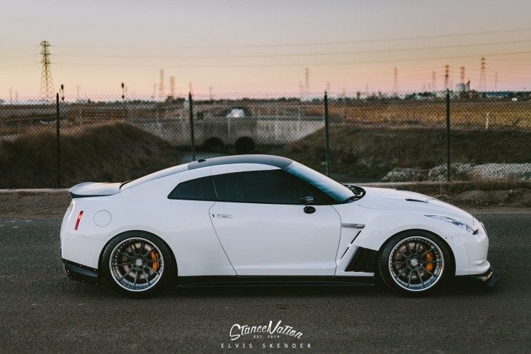 Luxury Sports SR Varis 13 Style Front Fender With Carbon Fin For Nissan R35 -PP SR