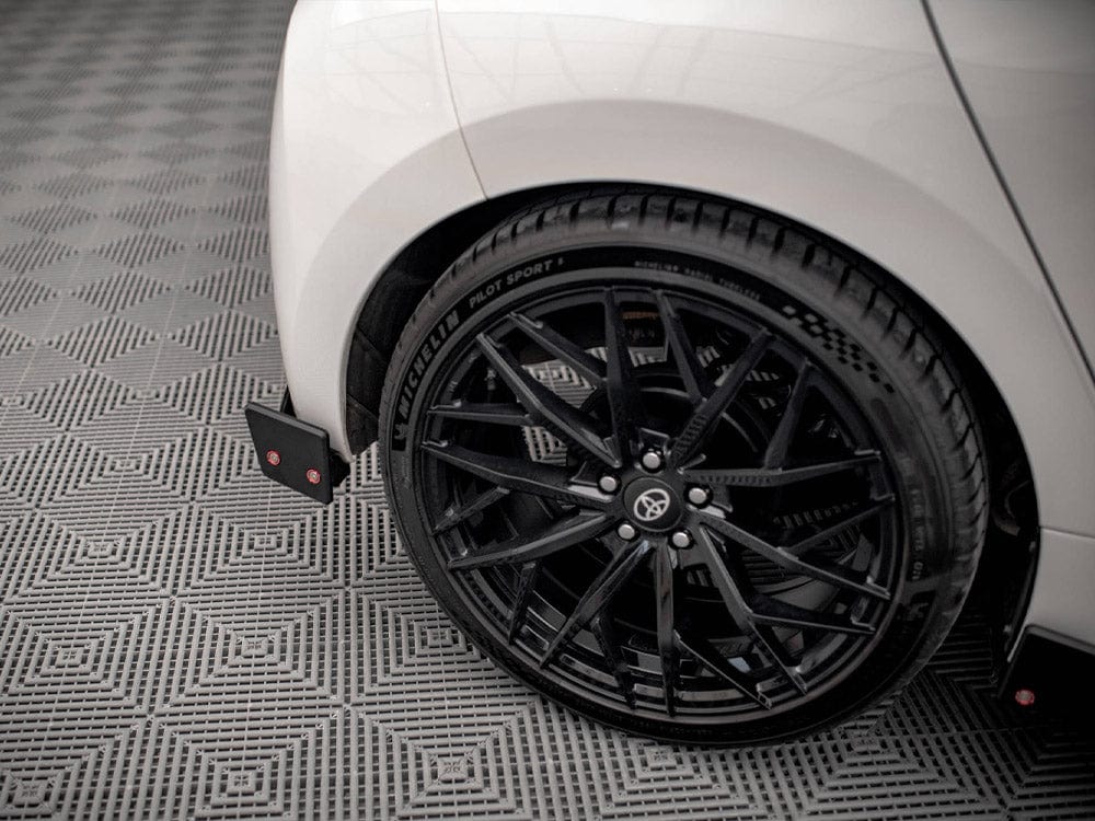 Maxton Design Central Rear Splitter V.1 + Flaps Toyota Yaris Mk4 Maxton Design SR